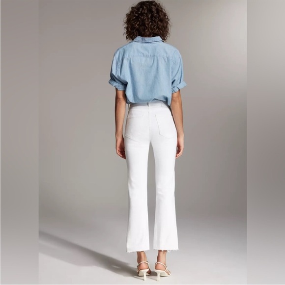 SOLD // Aritzia Denim Forum The Bailey High Rise Crop Flare White Size 25 #73271 - Picture 3 of 10